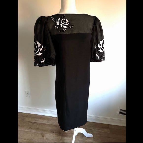 🆕 🇨🇦 Statement little black dress w/its original white floral applique-vintage - Picture 4 of 13